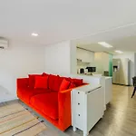Central Lisbon Retreat: Cozy Duplex With A Balcony