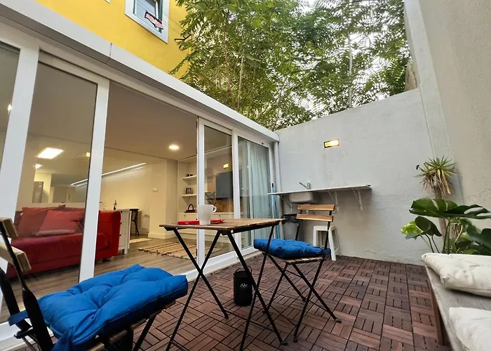 Central Lisbon Retreat: Cozy Duplex With A Balcony
