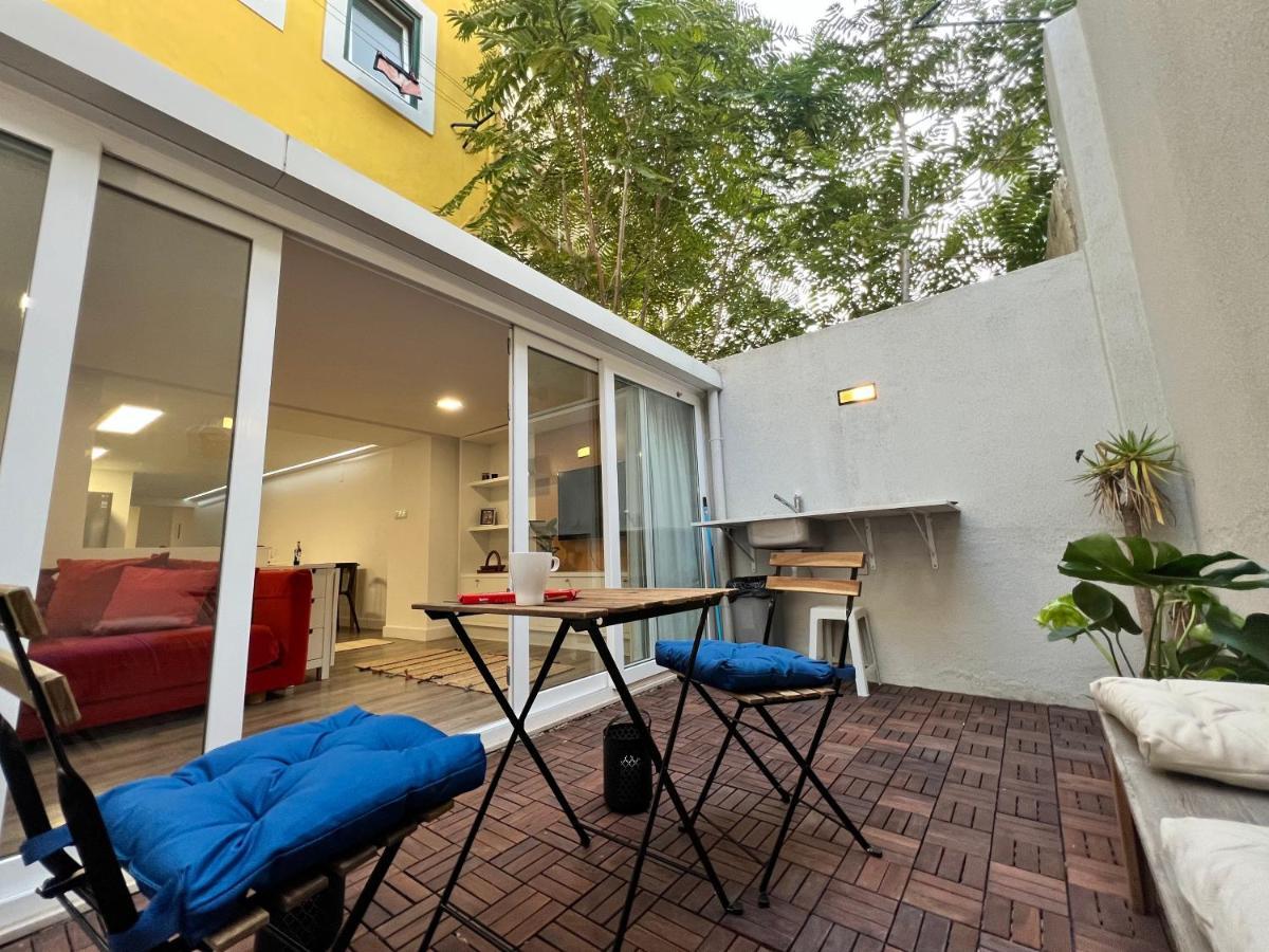 Central Retreat: Cozy Duplex With A Balcony Apartamento